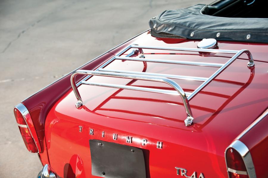 Детали экстерьера Triumph TR4A 1965 года  (фото 12 из 18)